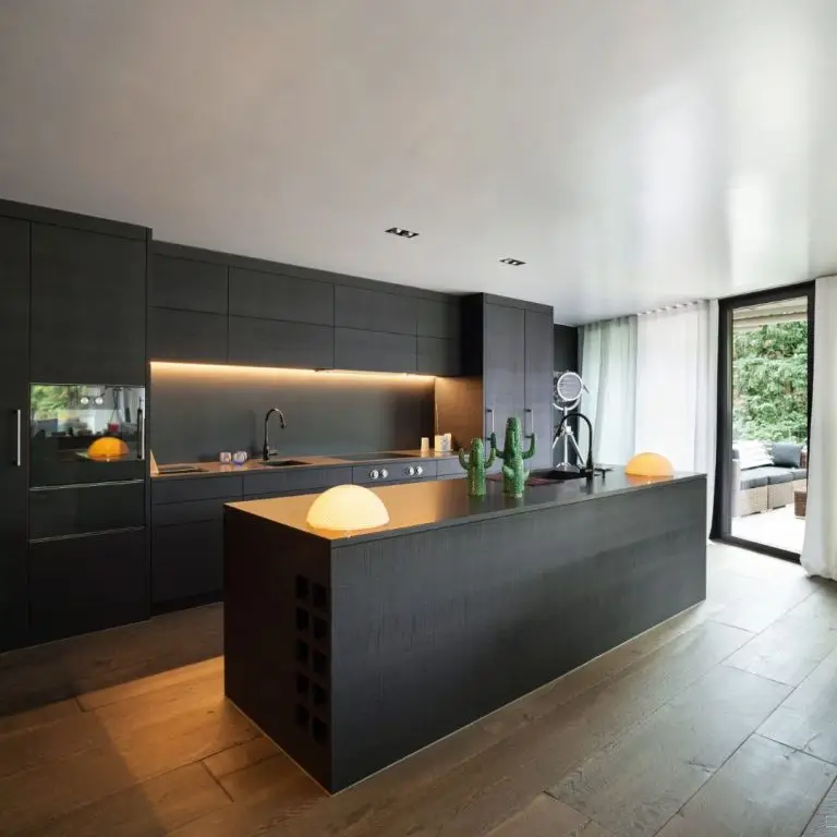 Moderne keukenrenovatie uitgevoerd door Woonreno in Almere